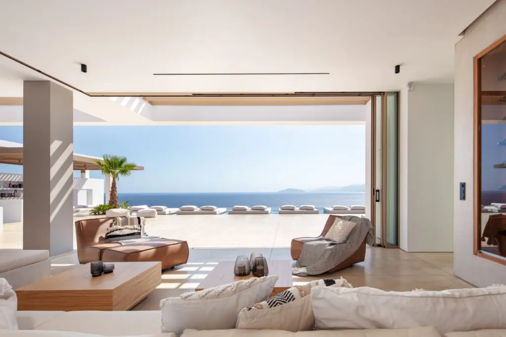 PRIVATE LUXURY VILLAS IN CRETE