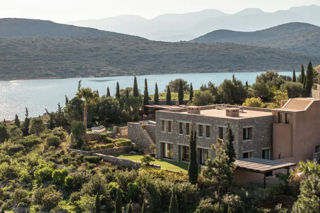 PRIVATE LUXURY VILLAS IN CRETE