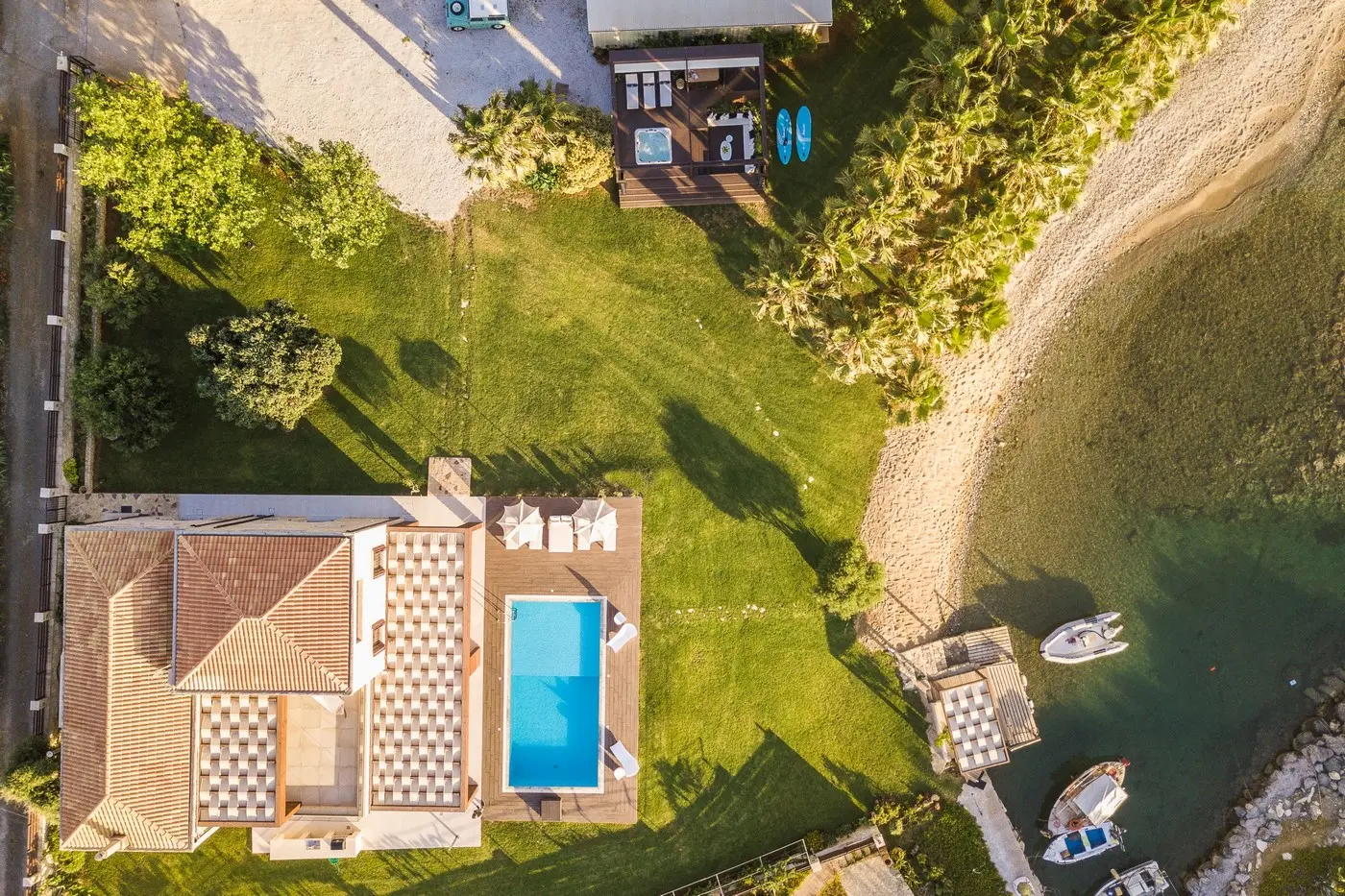 SERVICE THAT STAYS IN THE BACKGROUND